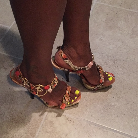 RocaWear Multi-colored, snakeskin patterned heels - Picture 3 of 8